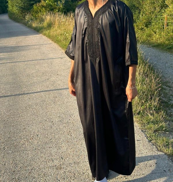 Black Embroidered Thobe