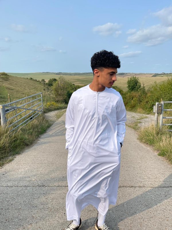 Emirate thobe